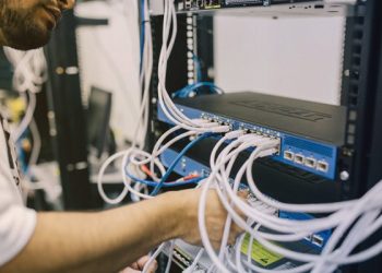 نشانه گذاری بر روی کابل های شبکه لیبل گذاری کابل شبکه