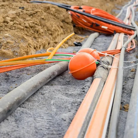 حفاری و کابل کشی زمینی فیبر نوری